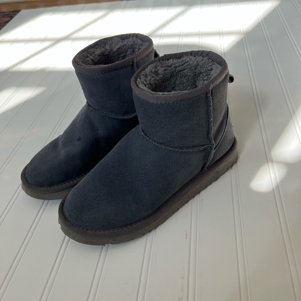 Ugg Mini - image 1